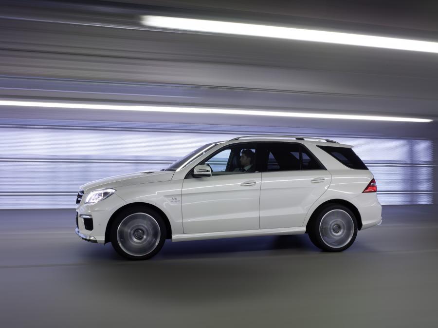  Mercedes-Benz ML63 AMG 2011 года  (фото 56 из 81)